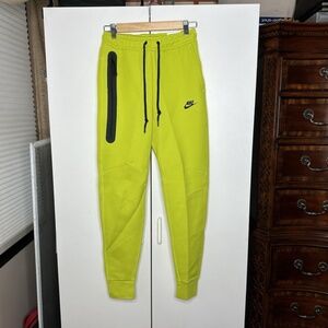 Nike Sportswear Tech Fleece Joggers Bright Cactus Green Slim Fit Mens Sz XS NEW